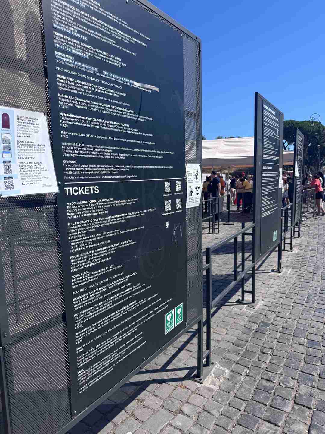 Guided Tours vs. Self-Guided Visits