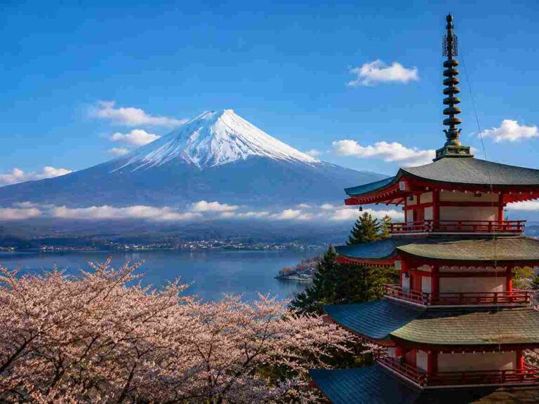 Mount Fuji Travel Guide: Best Views, Fuji Five Lakes & Things to Do in Japan