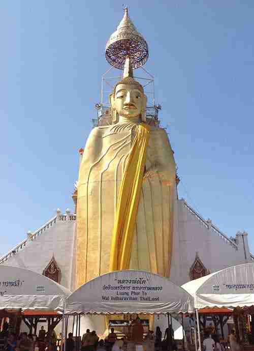 Wat Intharawihan (32-metre Standing Golden Buddha)