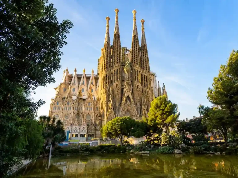 3 Days in Barcelona Itinerary Ultimate First-Timer Guide to Gaudí, Beaches & Hidden Gems (2026)